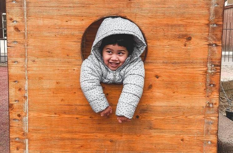 Potret liburan keluarga Tarra Budiman di Swiss. (Instagram/@tarrabudiman)