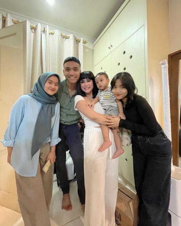 Adu Gaya Bebizie dan Vanessa Angel. (Instagram/bebizie)