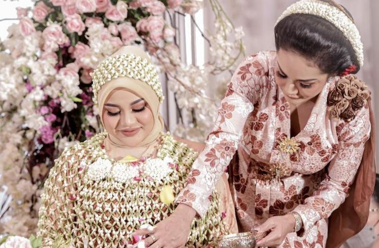 Krisdayanti dan Aurel Hermansyah. (Instagram/krisdayantilemos)