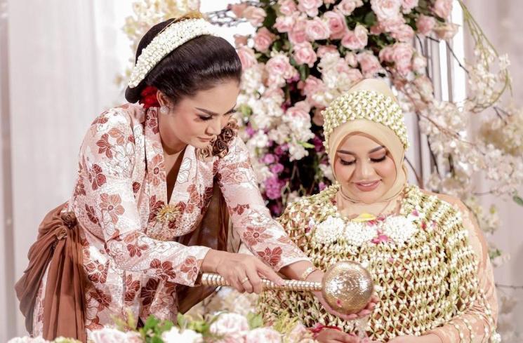 Krisdayanti dan Aurel Hermansyah. (Instagram/krisdayantilemos)