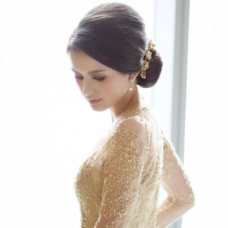 Potret Sarah Menzel Pakai Kebaya. (Instagram/@ssarah_menzel)