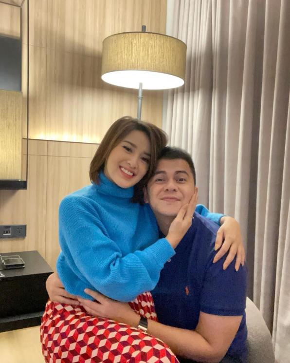 Momen gender reveal Rosiana Dewi (Instagram/rsn.dw)