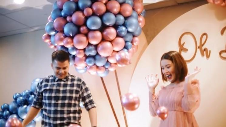 Momen gender reveal Rosiana Dewi (Instagram/rsn.dw)