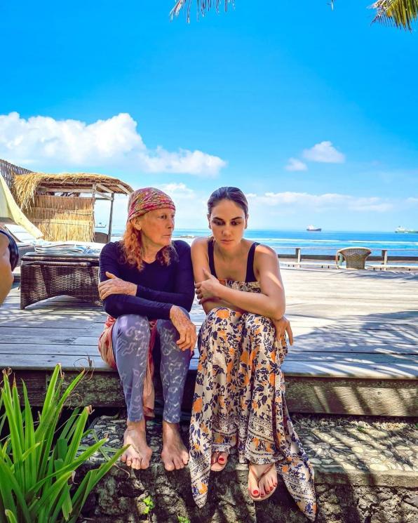Artis Punya Ibu Bule (Instagram/lunamaya)