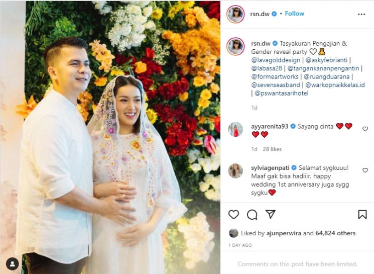 Momen gender reveal Rosiana Dewi (Instagram/rsn.dw)