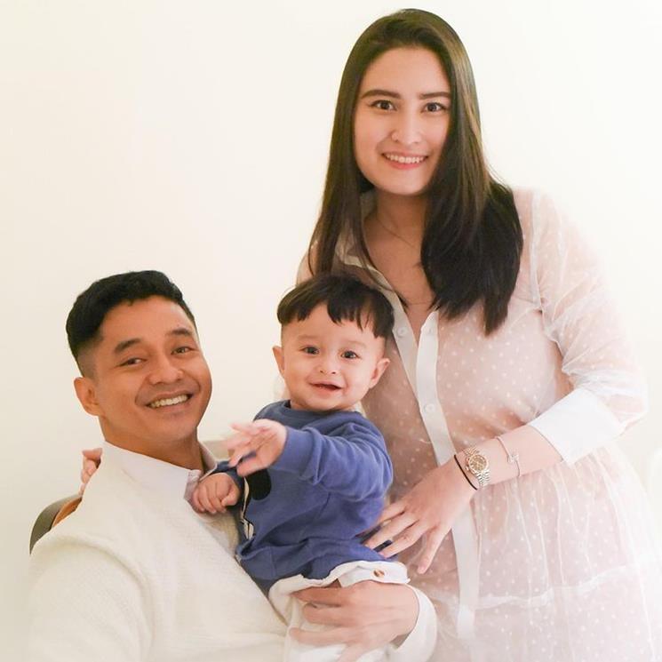 Artis Rayakan Hari Ibu Pertama Kali sebagai Ibu. (Instagram/@angbeenrishi)