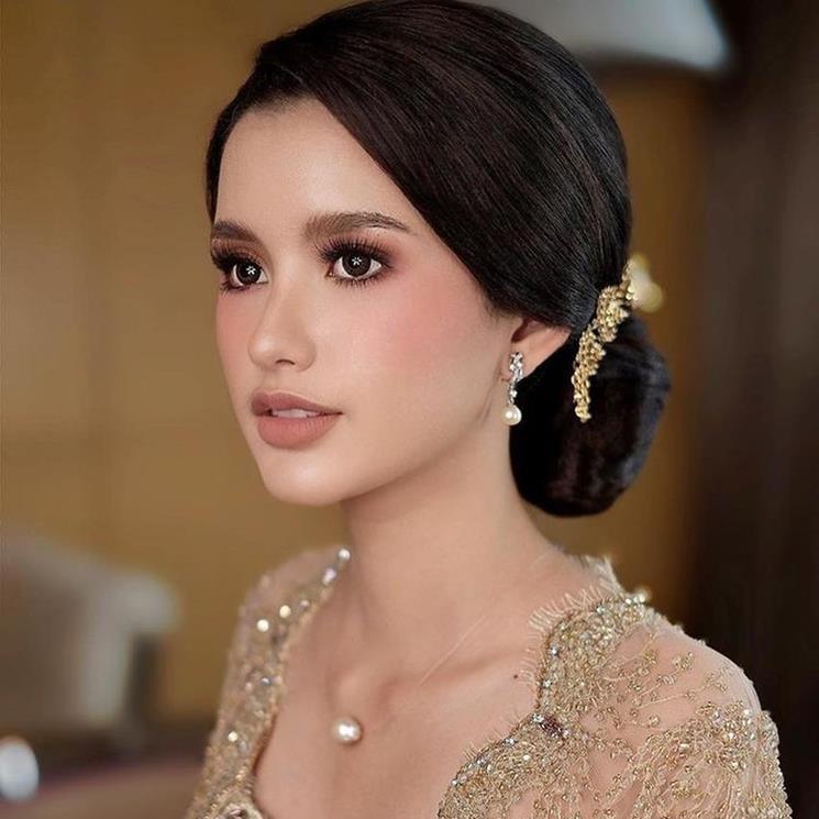 Potret Sarah Menzel Pakai Kebaya. (Instagram/@ssarah_menzel)