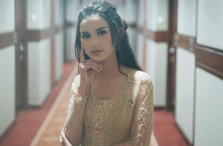 Potret Sarah Menzel Pakai Kebaya. (Instagram/@ssarah_menzel)