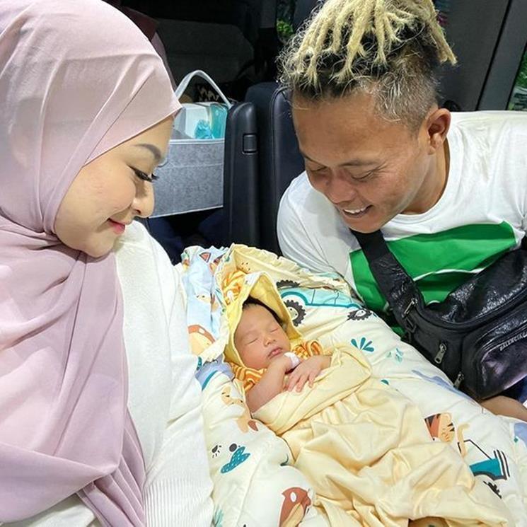 Artis Rayakan Hari Ibu Pertama Kali sebagai Ibu. (Instagram/@nathalieholscher)