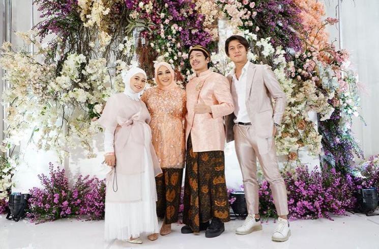 Potret Lesti Kejora dan Rizky Billar di acara 7 bulanan Aurel Hermansyah. (Instagram/@officialrcti)