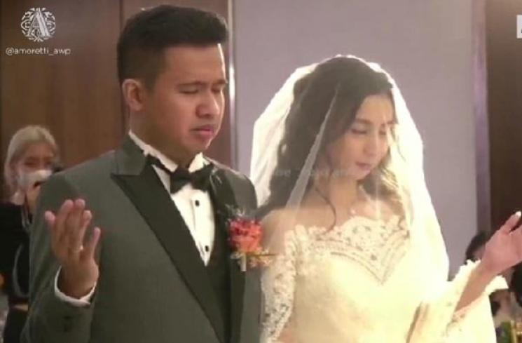 Joshua Suherman dan Clairine Clay resmi menikah. (YouTube/Jojo and Clay)