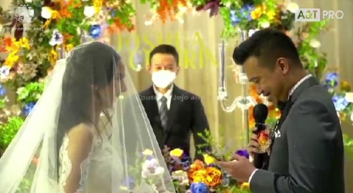 Joshua Suherman dan Clairine Clay resmi menikah. (YouTube/Jojo and Clay)