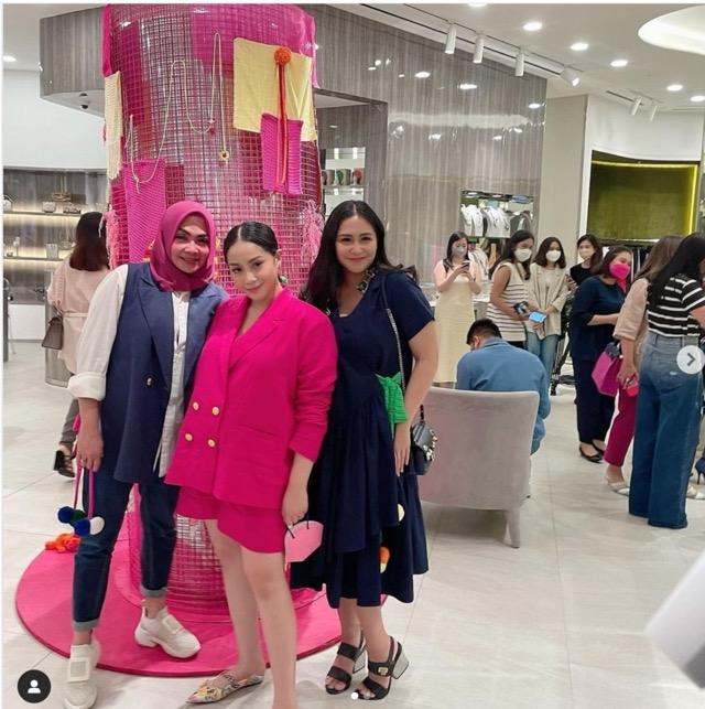 Artis Dibesarkan oleh Single Parent (Instagram/@rieta_amilia)
