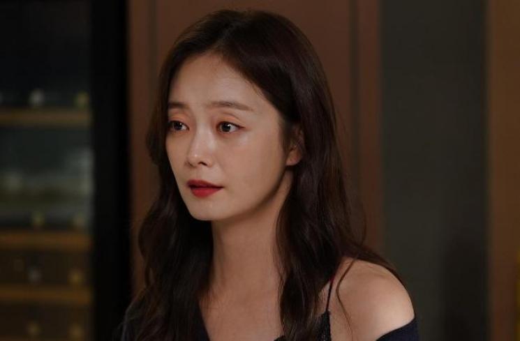 Pesona Jeon So Min di Drama Show Window: The Queen's House (Hancinema)