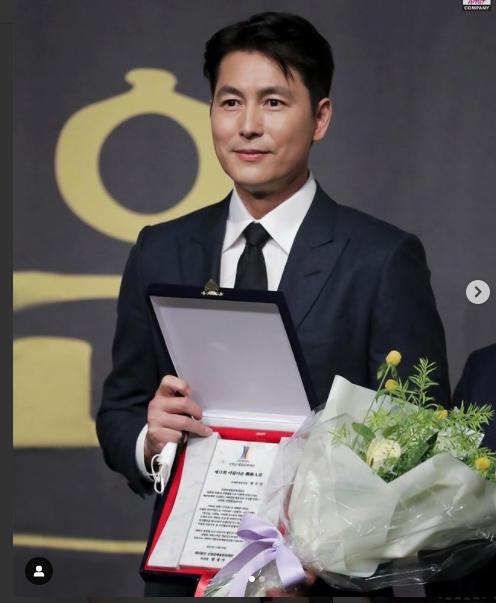 Artis Korea Rajin Donasi. (Instagram/artistcompanyofficial)