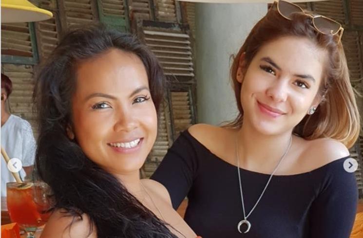 Ibu Artis yang Dipuji Awet Muda. (Instagram/@sapna_lamb)
