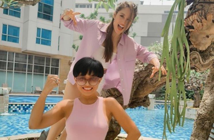 Ibu Artis yang Dipuji Awet Muda. (Instagram/@herdianak)