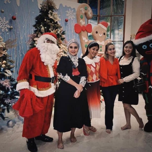 Potret Ayu Ting Ting Rayakan Natal. (Instagram/ayutingting92)
