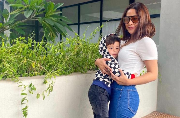 Potret Selvi Kitty Momong Anak Pertama (Instagram/@selvikitty)