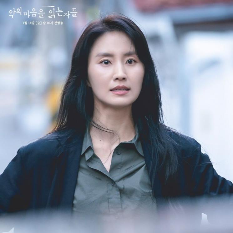 Sinopsis Through the Darkness (Instagram/@sbsdrama.official)