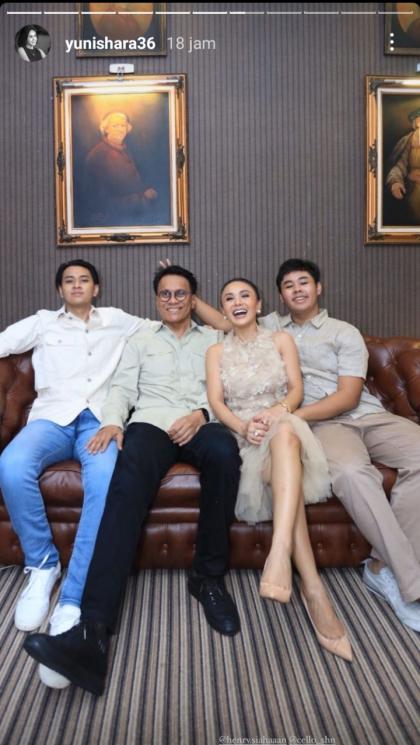 Potret Yuni Shara dan Mantan Suami. (Instagram/yunishara36)
