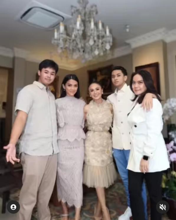 Potret Yuni Shara dan Mantan Suami. (Instagram/yunishara36)