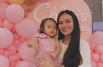 Kaget HP Penuh Foto Selfie Baby Chloe, Asmirandah: Siapa yang Ngajarin?