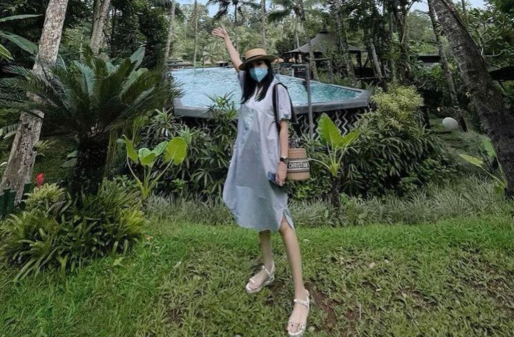 Potret Nindy Ayunda liburan di Bali. (Instagram/@nindyayunda)