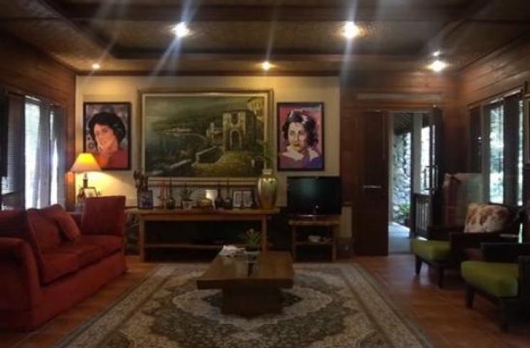 Ruang tamu villa kepunyaan Camelia Malik