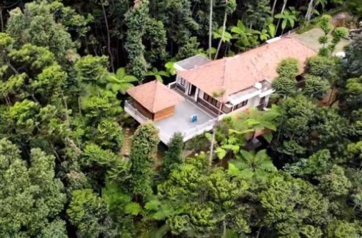 Vila Camelia Malik di tengah hutan