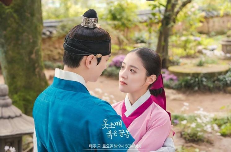 Potret Mesra Junho 2PM dan Lee Se Young (Instagram/@mbc_dramanow)