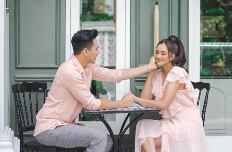 Perjalanan Cinta Darius Sinathrya dan Donna Agnesia. (Instagram/darius_sinathrya)