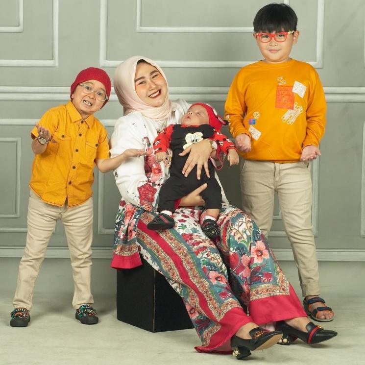 Potret Daus Mini Momong Anak (instagram/@dausminiasli)