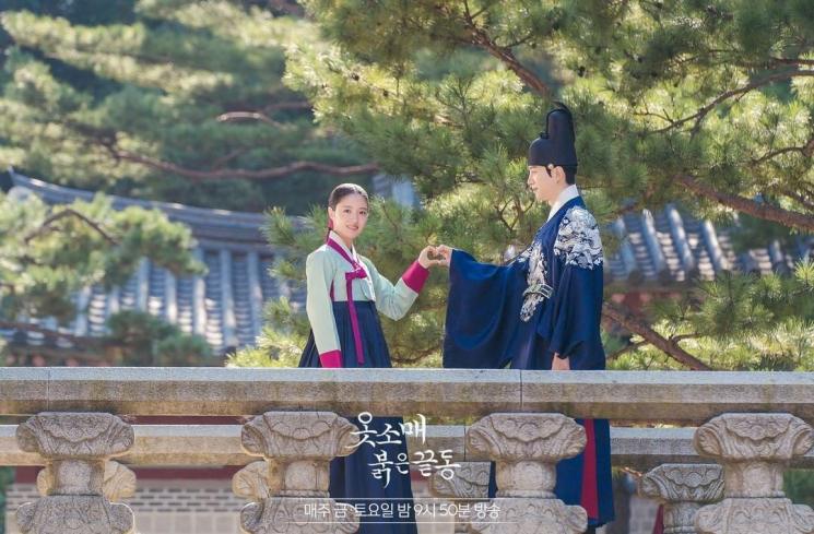 Potret Mesra Junho 2PM dan Lee Se Young (Instagram/@mbc_dramanow)