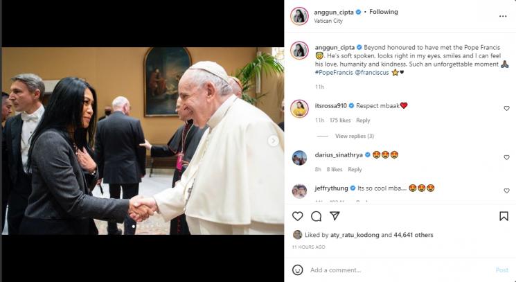 Anggun C Sasmi bertemu Paus Fransiskus. (Instagram/anggun_cipta)