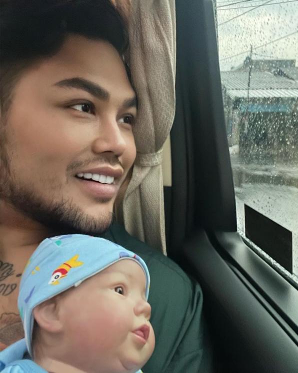 Potret Ivan Gunawan Momong Miracle dan Marvel (instagram/@anakputramahkota)