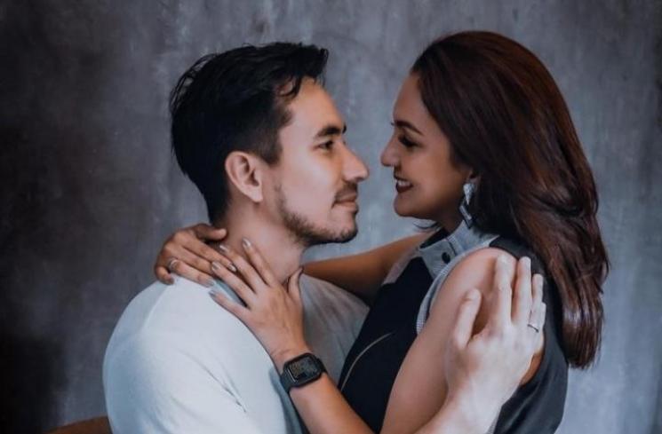 Perjalanan Cinta Darius Sinathrya dan Donna Agnesia. (Instagram/darius_sinathrya)