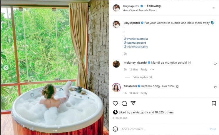 Kiky Saputri pamer foto lagi mandi. (Instagram/kikysaputrii)