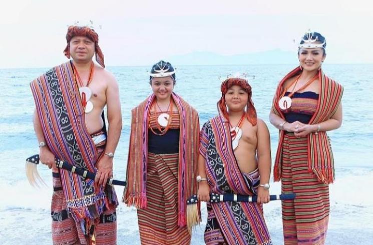 Potret Harmonis Keluarga Krisdayanti. (Instagram/krisdayantilemos)