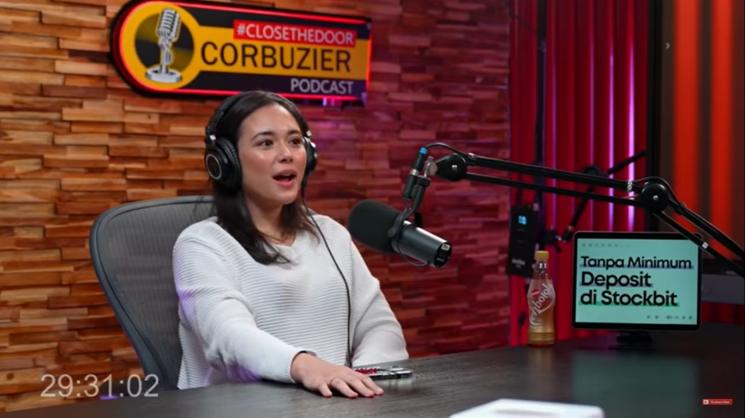 Greta Irene marah usai mendengar ibu Gaga Muhammad menyumpahi Laura Anna yang sudah meninggal dunia. (YouTube/Deddy Corbuzier)