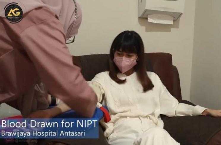 Potret perjalanan Adiezty Fersa hamil anak pertama. (YouTube/Adiez Gilang)