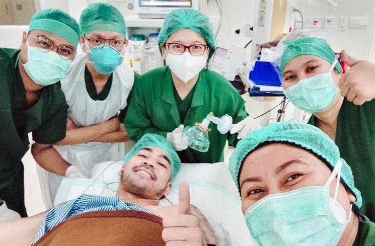 Robby Purba idap tumor payudara. (Instagram/@robbypurba)