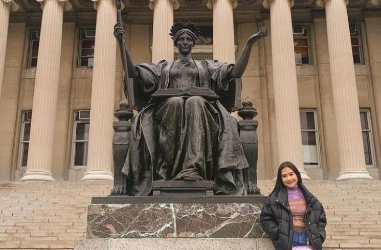 Momen Prilly Latuconsina Liburan di Amerika. (Instagram/prillylatuconsina96)