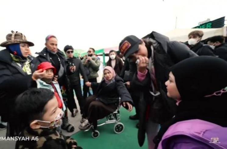 Arsy Hermansyah kecelakaan di wahana bermain. (YouTube)