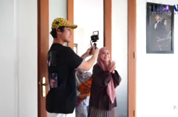 Momen Lesti Kejora ke Rumah Usai Lahiran. (YouTube/Leslar Entertainment)