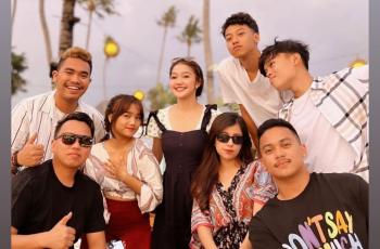 7 Momen Liburan Chandrika Chika di Bali, Gaya Kompak sama Fuji Bikin Salfok