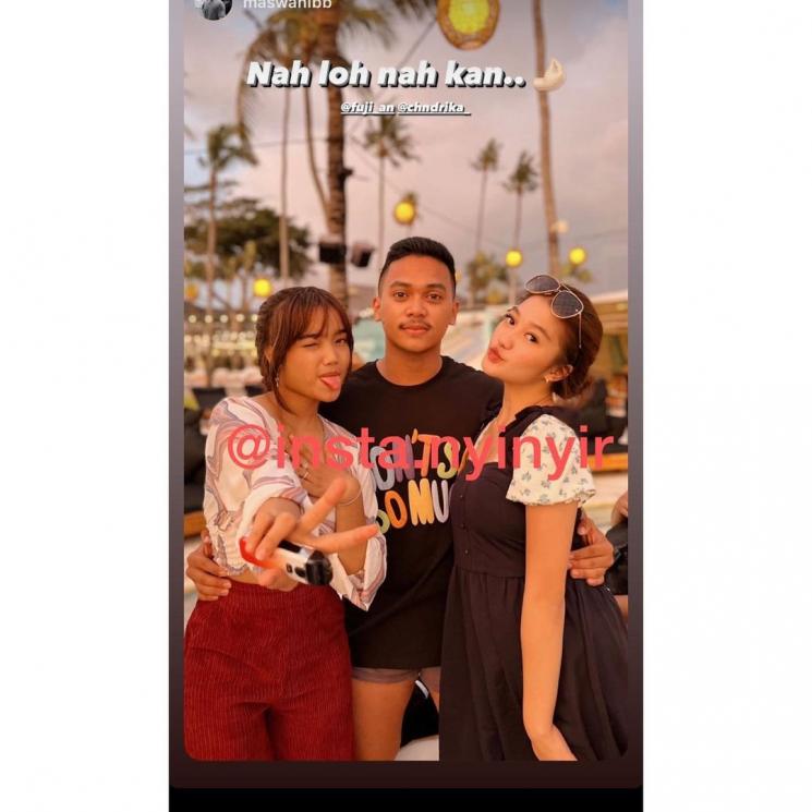 Pose foto Fuji disanjung. (Instagram)