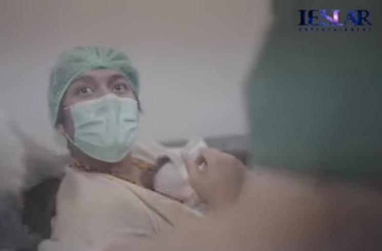 Momen Lesti Kejora ke Rumah Usai Lahiran. (YouTube/Leslar Entertainment)
