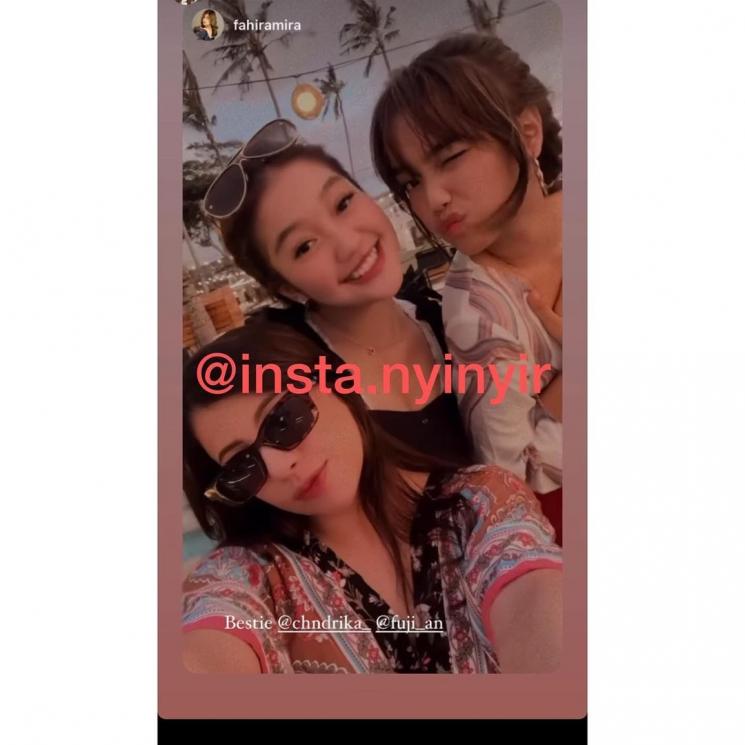 Pose foto Fuji disanjung. (Instagram)
