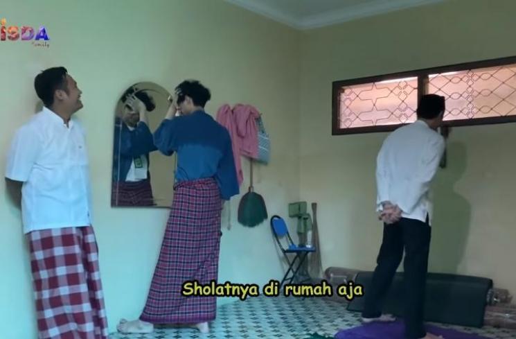 Rumah Orangtua Iis Dahlia di Kampung (YouTube/Isda Family)